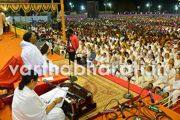 ಇಂದಿನ ಸಮಸ್ಯೆಗಳಿಗೆ ಪರಿಹಾರ ಮೌಲ್ಯಾಧಾರಿತ ಶಿಕ್ಷಣದಲ್ಲಿದೆ:  ಶ್ರೀಮಾತಾ ಅಮೃತಾನಂದಮಯಿ ದೇವಿ